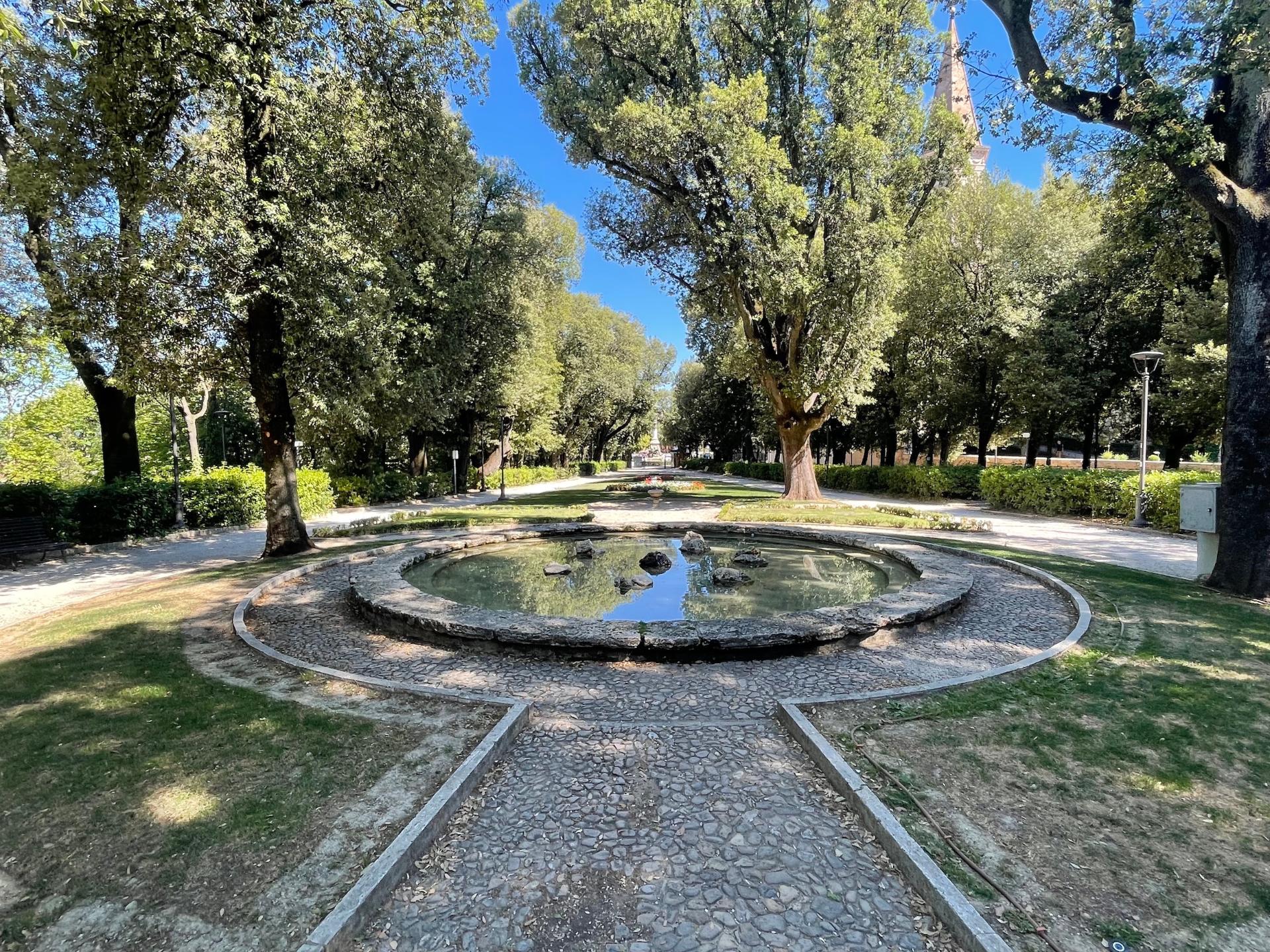 Titolo: Frontone Gardens